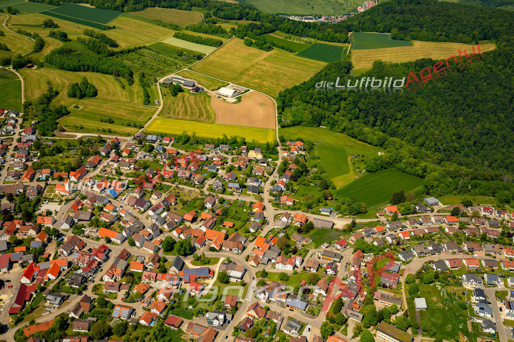 aufhausen-geislingen-an-der-steige-tourismus-1988-2023 | Das Luftbild zeigt Aufhausen Geislingen an der Steige - Die Luftaufnahme wurde 2023 vom UL-Flugzeug aus erstellt ( keine Drohne ) - 
Hochauflösende Luftaufnahme - Für grossformatige Ausdrucke geeignet. Die Geschenkidee !
Mit Lizenz und Bildrechte bestellbar