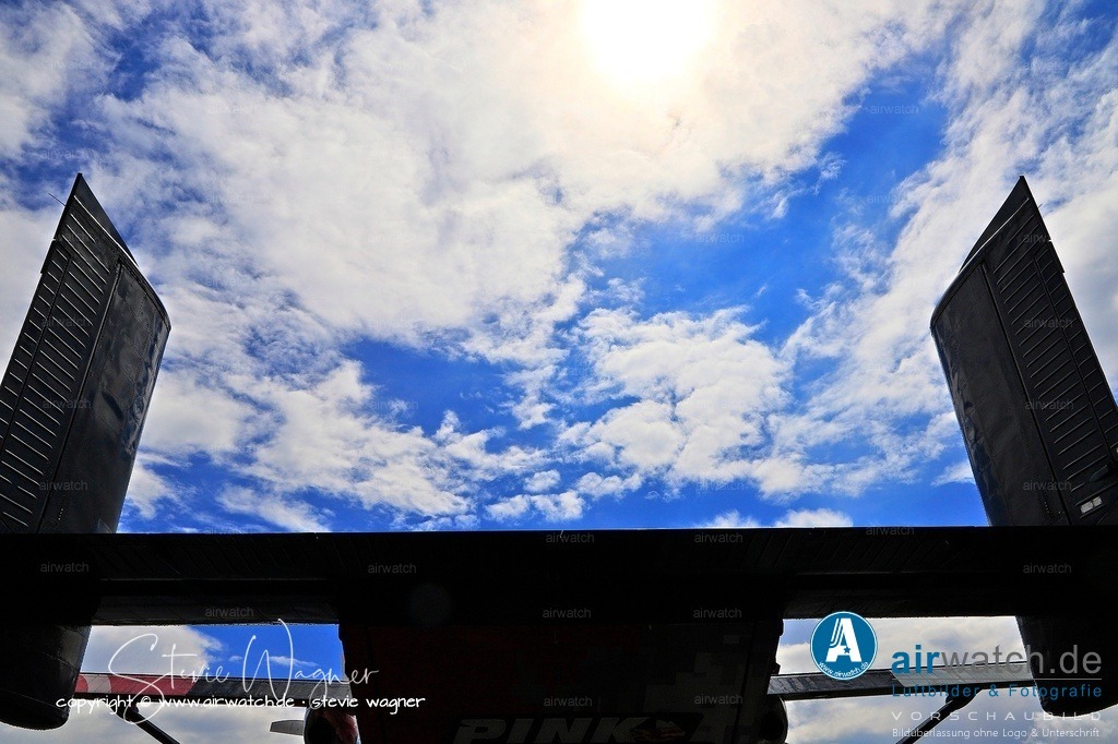 Flying Shoebox - Short S.C.7 Skyvan auf dem Flugplatz Husum-Schwesing | Entdecken Sie atemberaubende Luftbilder und Fotografien auf airwatch.de - Tauchen Sie ein in eine Welt voller faszinierender Aufnahmen aus der Vogelperspektive.