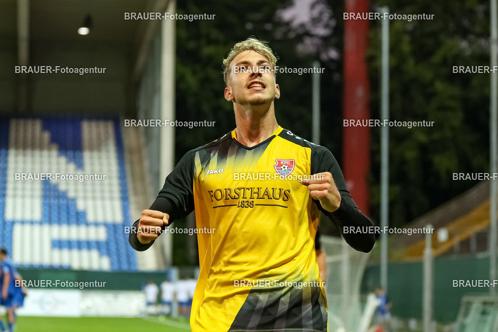 SB_KFCBAU_20250815_4721.JPG -  - KFC Uerdingen - SF Baumberg - Oberliga Niederrhein | Krefeld, Deutschland, 15.08.25: Etienne-Noel Reck (KFC Uerdingen) Torjubel, jubelt nach seinem Treffer zum 1:1 während des Oberliga Niederrhein Spiels zwischen KFC Uerdingen - SF Baumberg in der Grotenburg Stadion am 15. August 2025 in Krefeld, Deutschland. (Foto von Stefan Brauer/Brauer-Fotoagentur)