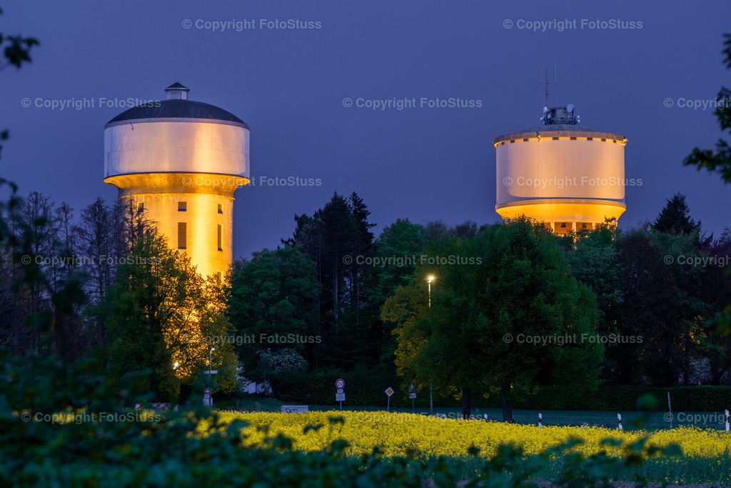 Wassertürme in Hamm bei Nacht | Die Wassertürme in Hamm Berge im Ruhrgebiet sind schon von weitem zu sehen. Vor allem bei Nacht. - Realisiert mit Pictrs.com