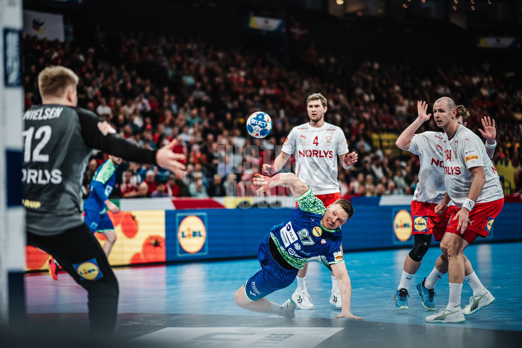 Handball | Herren | EHF EURO 2024 | European Championshop Men 2024 Final Tournament | Slowenien vs. Dänemark | 23.01.2024 | Kristjan Horzen (#27, Slowenien, SLO) wirft auf das Tor
