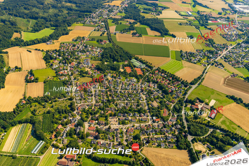 Luftaufnahme der Stadt Rödinghausen - Die Luftaufnahme wurde 2025 vom UL-Flugzeug heraus erstellt ( keine Drohne ) - Hochauflösende Luftaufnahme - für professionelle Ausdrucke geeignet. Die Geschenkidee !Hier alle&nbsp;Infos zur Lizenzierung der LuftaufnahmeWir fliegen auch dieses Jahr wieder in Ihre Region um Luftbilder zu erstellen.- Luftbild anfragen