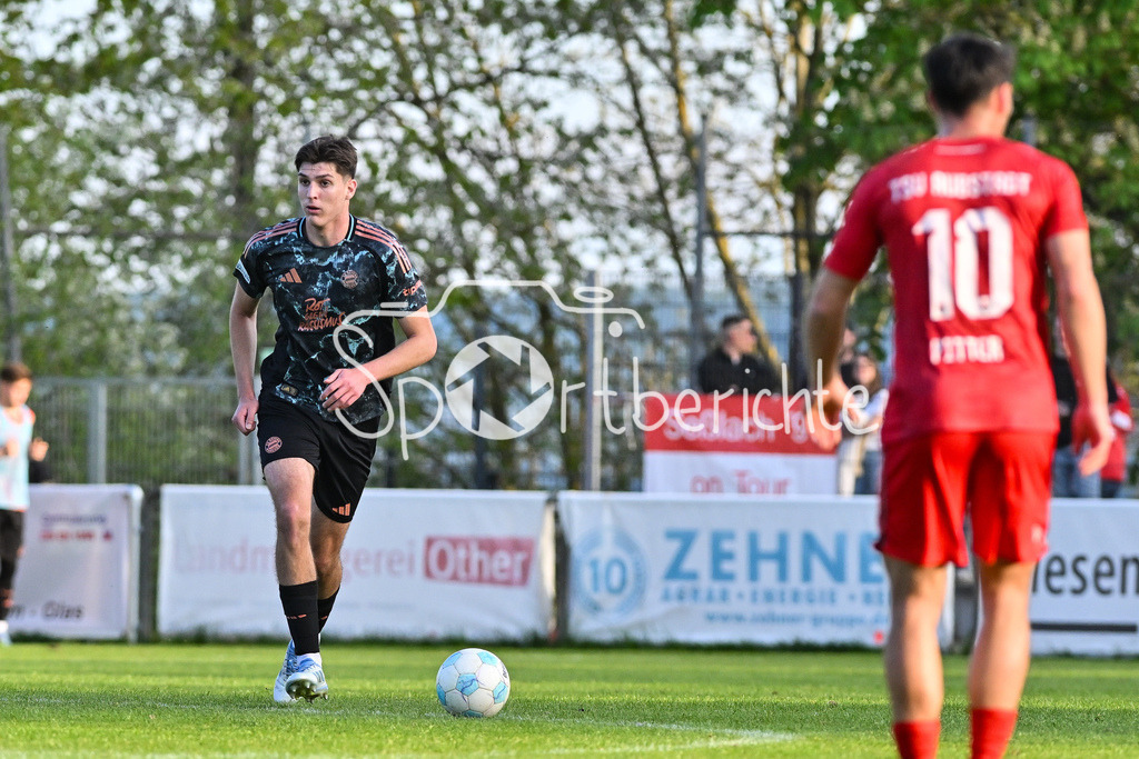 TSV Aubstadt - FC Bayern Amateure | am BAll Ljubo PULJIC (FC Bayern München II #5) / Einzelfoto / Freisteller / Regionalliga Bayern: TSV Aubstadt - FC Bayern Muenchen II, NGN-Arena am 23.04.2025