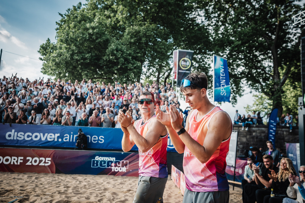 Beachvolleyball | Männer | Allianz German Beach Tour 2025 | Tourstop Düsseldorf | 18.05.2025 | v.l. Martins Plavins und Kristians Fokerots