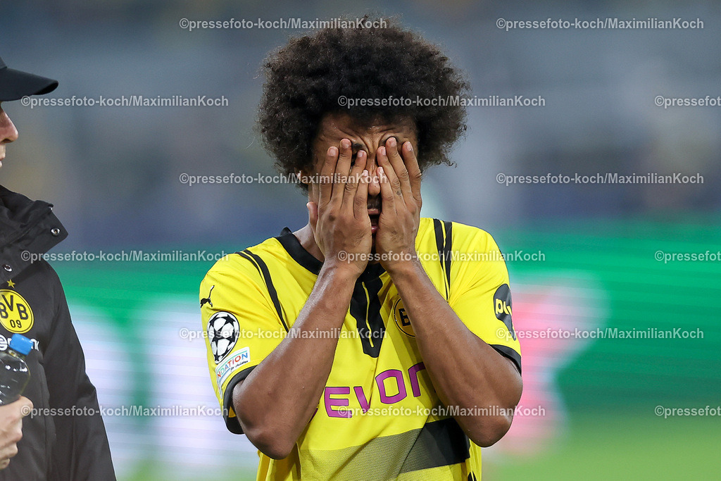 BVB01102401044 | 01.10.2024, Fußball, UEFA Champions League, Borussia Dortmund - Celtic Glasgow, 2. Spieltag, Signal Iduna Park, Saison 2024 2025: Karim Adeyemi (BVB #27) muss verletzt das Spielfeld verlassen