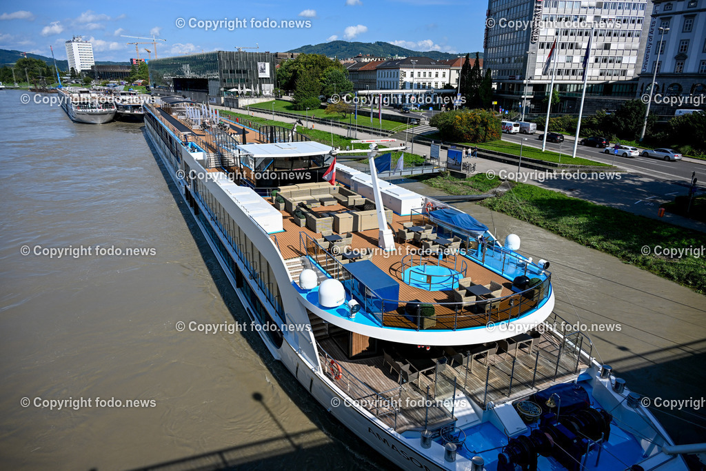 Donaulaende_ Schiffsanlegestelle_ Linz _ 31.08.2023-11 | 31.08.2023, Donaulaende Linz, AUT, Schiffsanlegestelle, Tourismus im Bild Kreuzfahrtschiff, Donaukreuzfahrtschiff, Donau, Schifffahrt, Schiffsanlegestelle, Tourismus