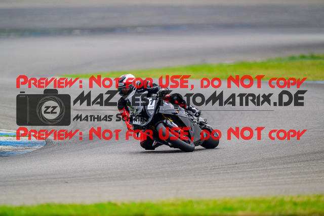 MaZZes_FotoMatrix_240521_6007705_2945 | WEISS