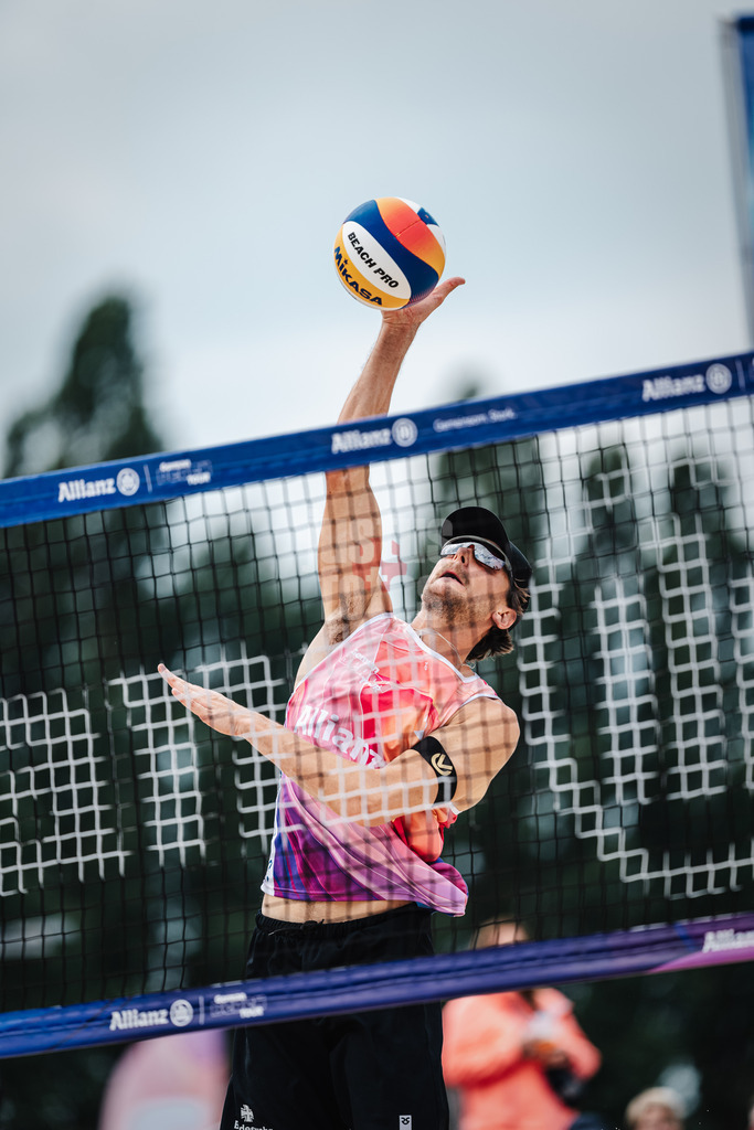 Beachvolleyball | Männer | German Beach Tour 2024 | Tourstop Bremen | 08.06.2024 | Paul Henning beim Angriff