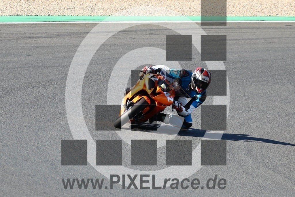 1242-20240609_13798 | Schöne Erinnerungen an spannende Momente - das festzuhalten ist unser Job. PIXELrace.de ist seit 2003 auf den Rennstrecken Europas unterwegs um die Action draußen beim Fahren und die wunderbare Stimmung imm Fahrerlager für euch einzufangen.