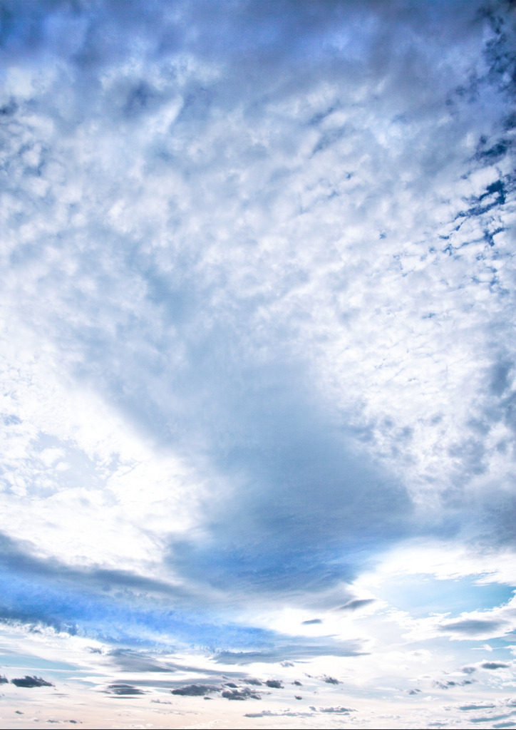 WolkenWort  62_lichter Himmel_5298 | Beegebilder online. 
BIldarchiv von Beege Fotodesign mit ausgewählten Werken, die sich besonders gut für die Dekoration Ihrer Räume oder Wände eignen. 