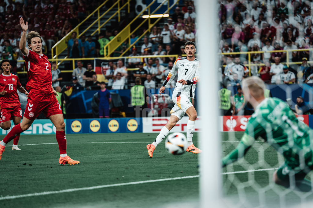 Fußball | Herren | UEFA-Fußball-Europameisterschaft 2024 | Achtelfinale | Deutschland vs. Dänemark | 29.06.2024 | Kai Havertz (#7, Deutschland) beim Schuss