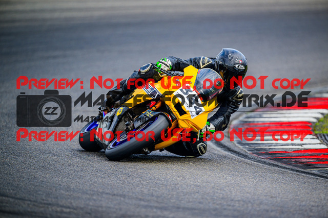 MaZZes_FotoMatrix_240717_6007705_5162 | WEISS