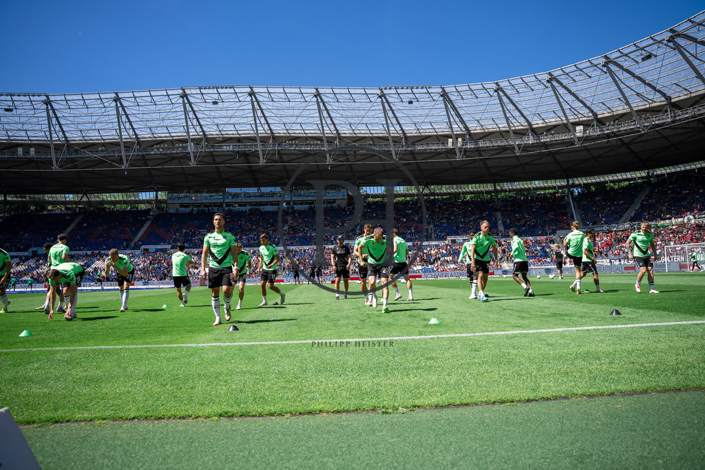 Hannover 96 vs SpVgg Fürth – 2. Bundesliga – 11.05.2025 | Szene aus dem 2. Bundesliga-Spiel des 33. Spieltags zwischen Hannover 96 und der SpVgg Früth am 11 Mai 2025 in der Heinz von Heiden Arena in Hannover. Endstand: 1:1. Fotografiert von Philipp Heist. - Realisiert mit Pictrs.com