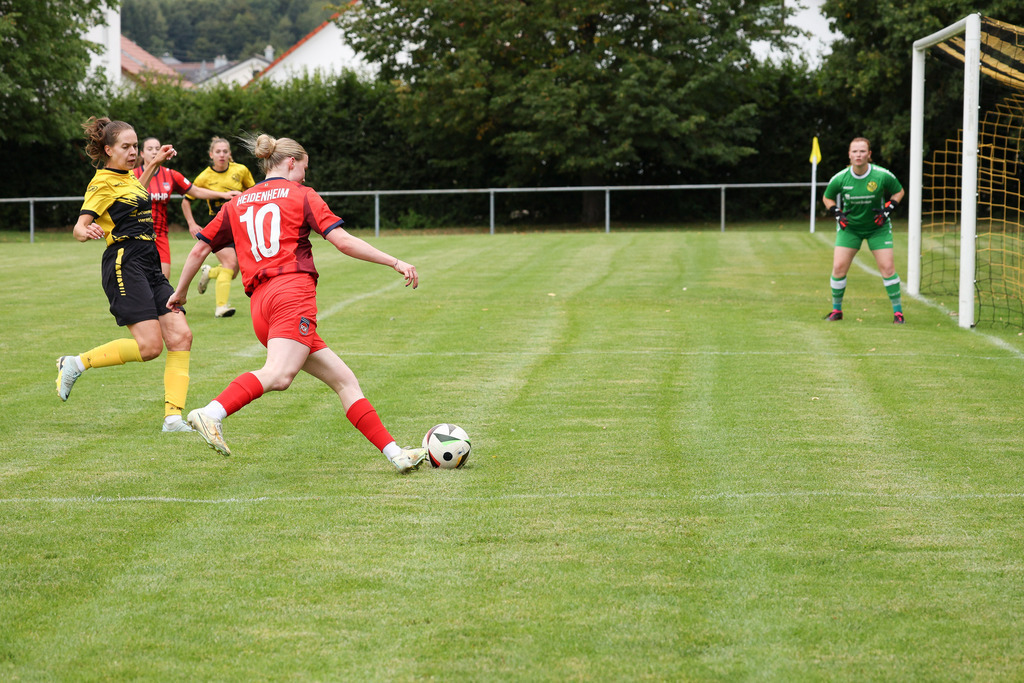 Fußball I FRAUEN I Saison 2025-2026 I Freundschaftsspiel I SGM Ebnat-Waldhausen - 1FC Heidenheim 1846 2 I_250823_1989 | Fotopresso – Sportfotografie in Heidenheim & Umgebung. Professionelle Sportfotografie für unvergessliche Momente. Dynamische Action-Shots, emotionale Szenen & hochwertige Bilder. - Realisiert mit Pictrs.com