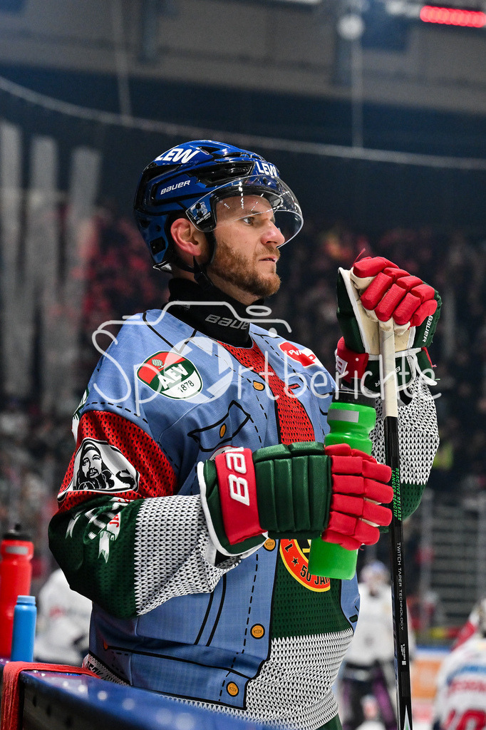 Augsburger Panther - Eisbären Berlin | im Bild  Maximilian RENNER (Augsburger Panther 58) beim warmup vor der Partie / Einzelfoto / Freisteller / DEL: Augsburger Panther  - Eisäbren Berlin; Curt Frenzel Stadion am 03.10.2025