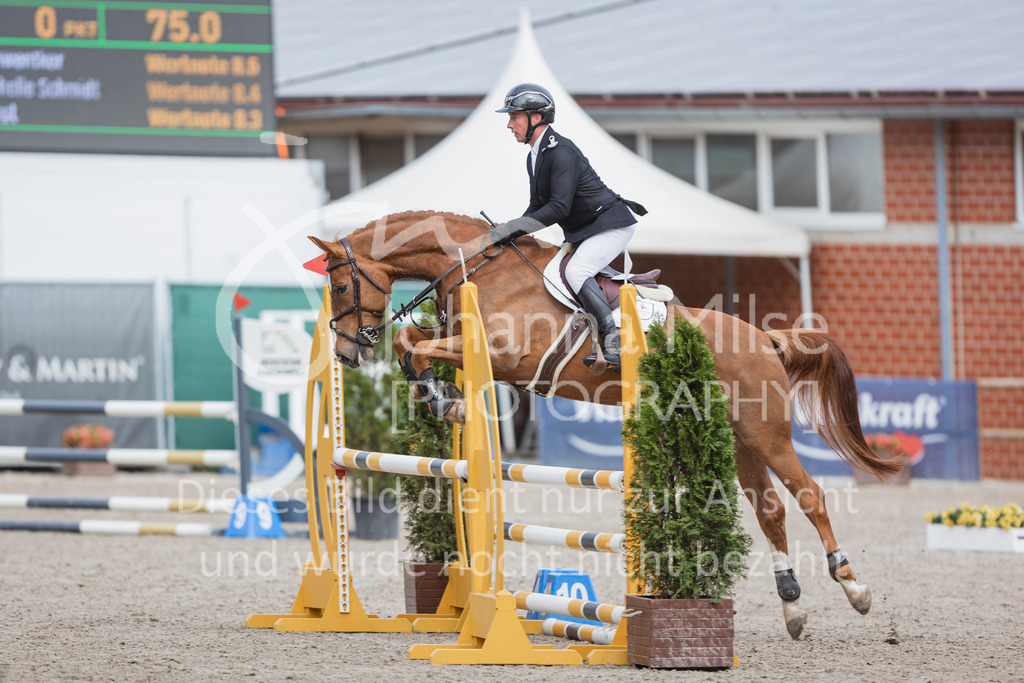 250506_Mühlen_SprPf-A2-242 | Deine schönsten Turniermomente als professionelle Fotos! Entdecke hochwertige Pferdesport-Fotografie im Online-Shop. Jetzt Fotos finden & bestellen!