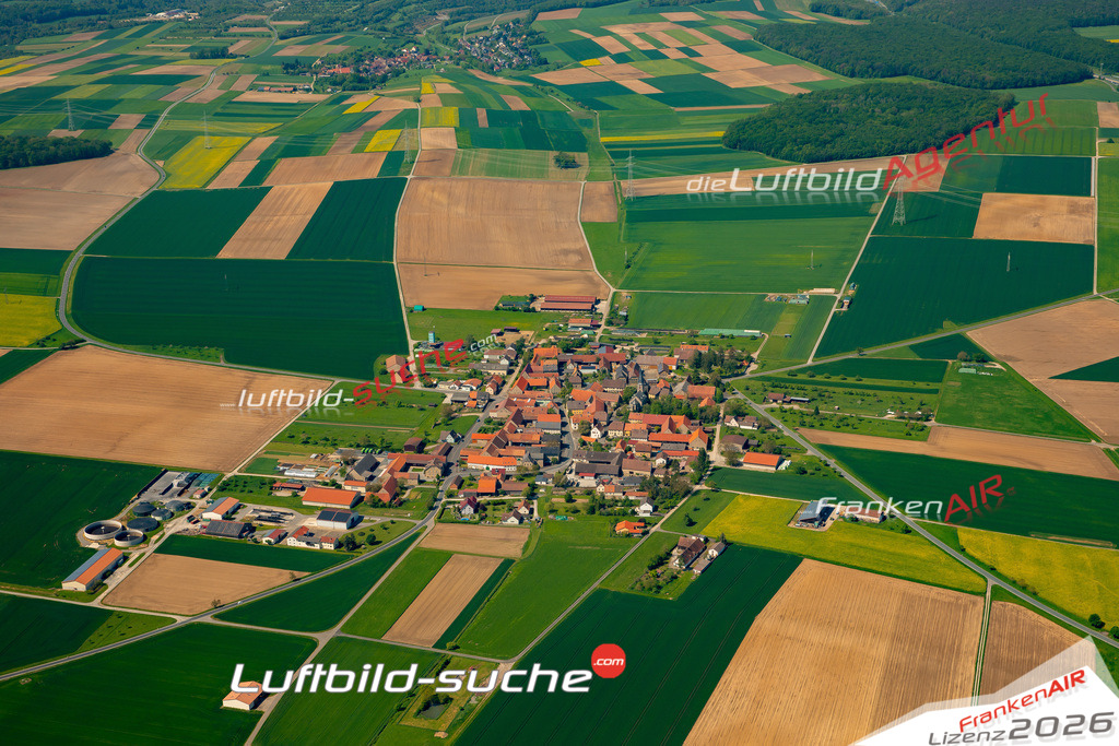 Das Luftbild zeigt : Westheim Biebelried - Die Luftaufnahme wurde 2024 vom UL-Flugzeug aus erstellt ( keine Drohne ) - Hochauflösende Luftaufnahme - Für grossformatige Ausdrucke geeignet. Die Geschenkidee !Mit Lizenz und Bildrechte bestellbar