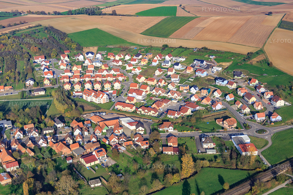 Aerial view: Rue des Vignes in Soultz-sous-Forêts in the state Bas-Rhin, France.Photo: IMG_075588.jpg taken on 11/01/2014 by Werner Riehm/FLY-FOTO.comResolution of the original: 5472 x 3648 px
