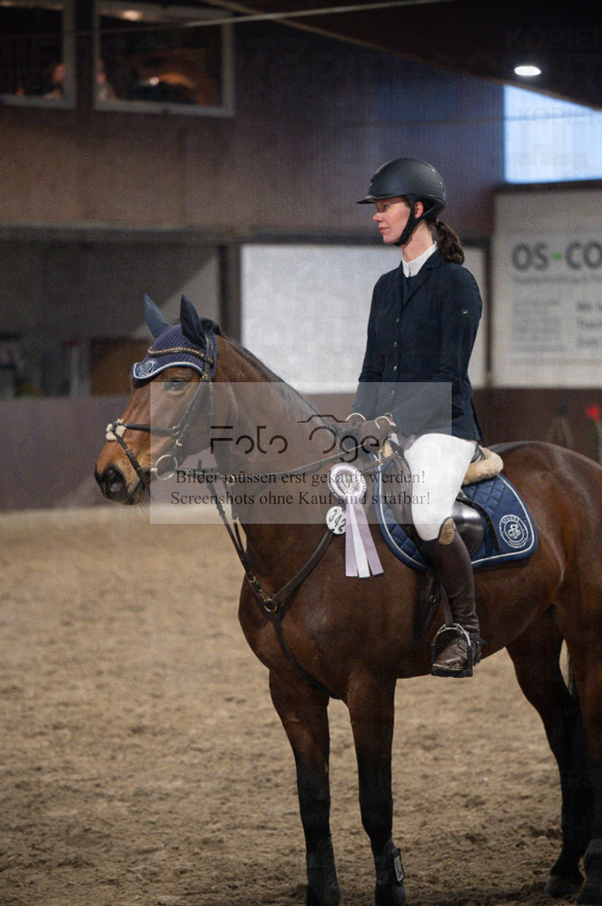 Hallenreittunier Voxtrup 2023 | Entdecke hochwertige Reitturnierfotos von Foto Oger. Professionell, emotional und authentisch – jetzt Lieblingsmomente im Shop bestellen.Deutschlandweite Turnierfotografie. - Realisiert mit Pictrs.com