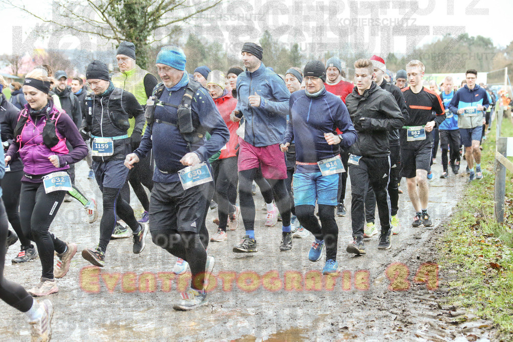 241208_0927_EX1_3770 | Sportfotografie im Rhein-Sieg Kreis, Köln, Bonn, NRW, Rheinland Pfalz, Hessen, etc. Unser Tätigkeitsfeld umfasst den Laufsport vom Volkslauf über den Marathon, Duathlon, Triathon bis zum Ultralauf wie Kölnpfad Ultra oder Schindertrail.