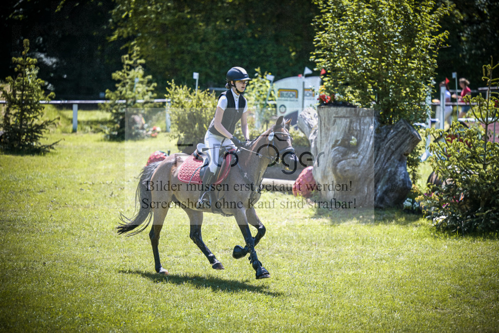 DOS_5057 | Entdecke hochwertige Reitturnierfotos von Foto Oger. Professionell, emotional und authentisch – jetzt Lieblingsmomente im Shop bestellen. - Realisiert mit Pictrs.com