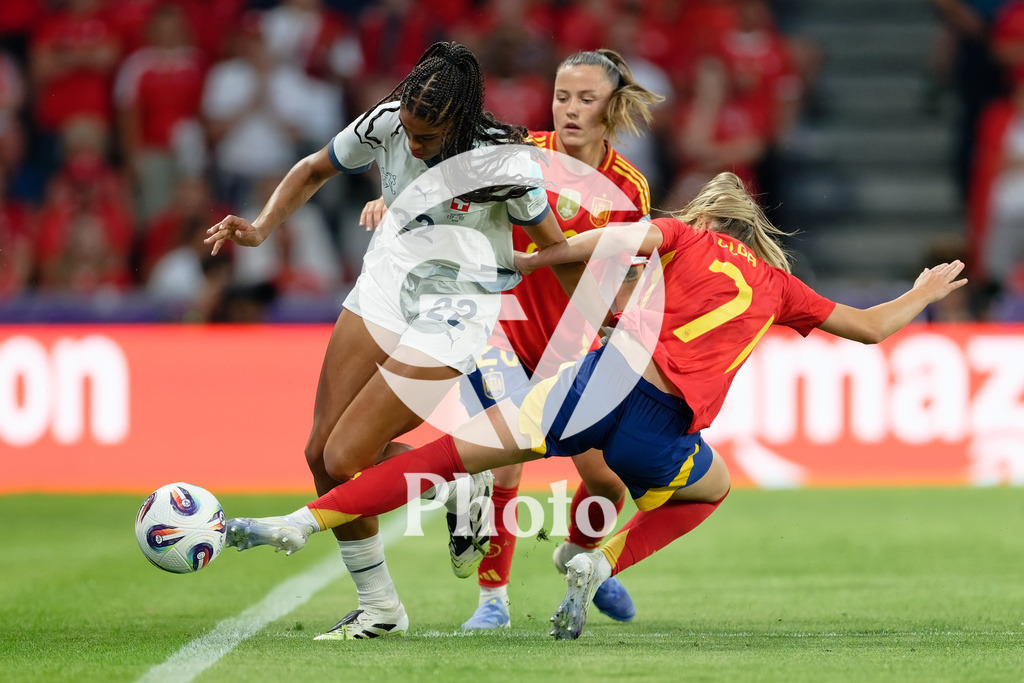 Spain v Switzerland - UEFA Women's EURO 2025 Quarter-Final | BERN, SWITZERLAND - JULY 18: Sydney Schertenleib of Switzerland (L) and Olga of Spain (R) fight for possession during the UEFA Women's EURO 2025 Quarter-Final match between Spain v Switzerland at Stadion Wankdorf on July 18, 2025 in Bern, Switzerland. (Photo by Giuseppe Velletri/Sports Press Photo/Getty Images)