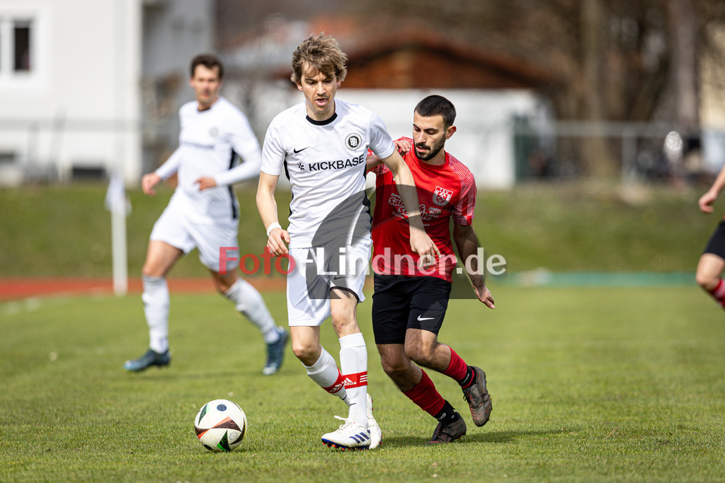 TSV Peißenberg gegen TSV Burggen/Bernbeuren | Fußball Herren Kreisliga Gruppe 1 Zugspitze 2025/26 17. Spieltag, TSV Peißenberg gegen TSV Burggen/Bernbeuren, 20260328,Zweikampf,2026-03-28 in Peißenberg (Sportzentrum Peißenberg, Platz 1), Robert HARSCH (TSV Burggen/Bernbeuren 5), Dennis MULAJ (TSVP 7)Copyright: WolfgangxLindner www.foto-lindner.de