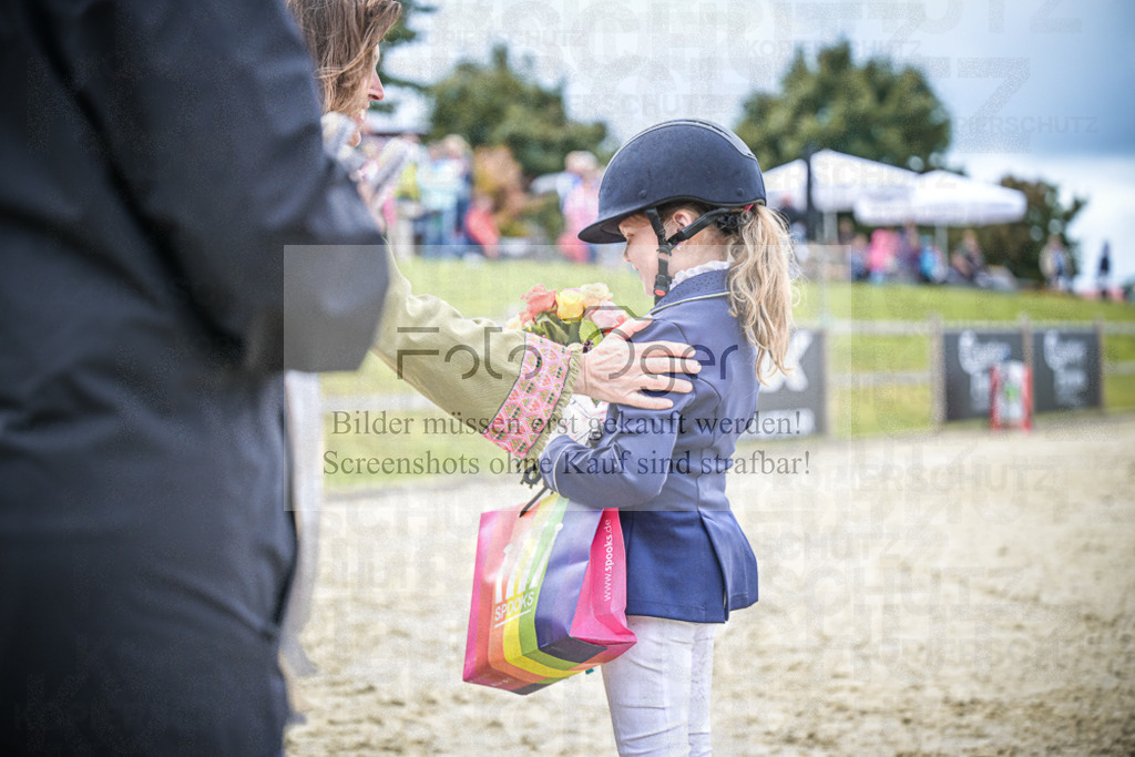DOS_0407 | Entdecke hochwertige Reitturnierfotos von Foto Oger. Professionell, emotional und authentisch – jetzt Lieblingsmomente im Shop bestellen.Deutschlandweite Turnierfotografie. - Realisiert mit Pictrs.com
