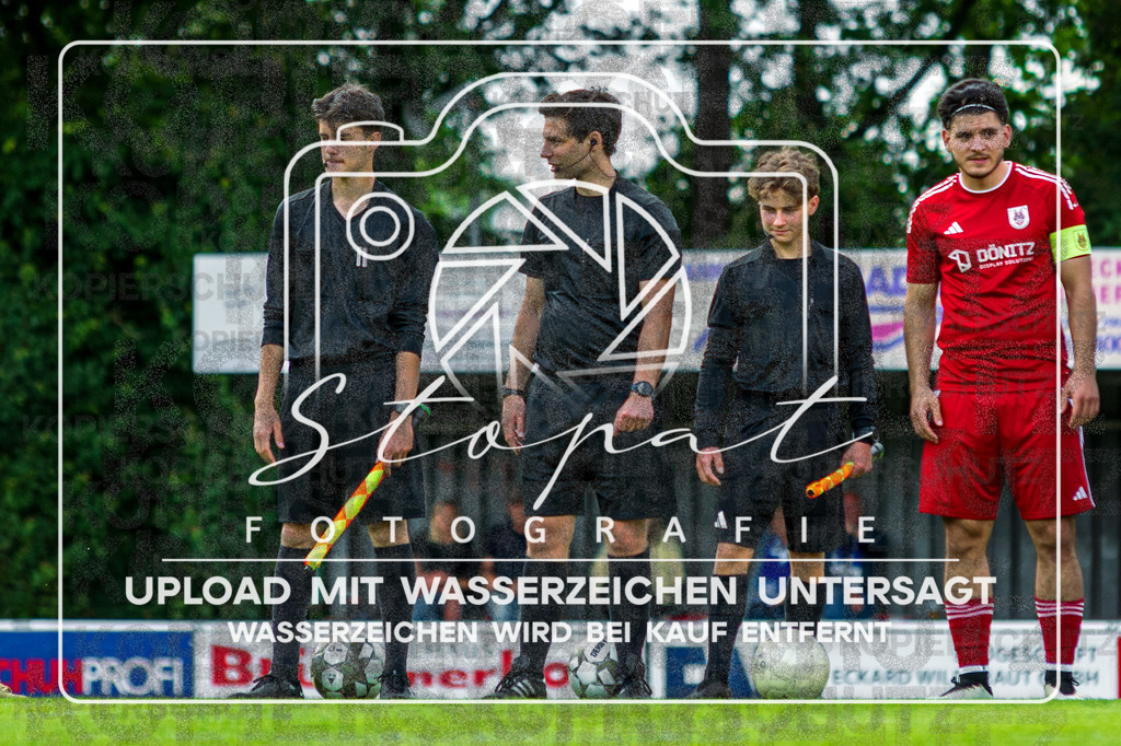 Landesliga Herren LG - TV Jahn Schneverdingen vs. MTV Eintracht Celle | Henrik Specht (Schiedsrichter), Armin Maksutaj (Schiedsrichterassistent), Julian Ebel (Schiedsrichterassistent); Landesliga Herren LG - TV Jahn Schneverdingen vs. MTV Eintracht Celle am 06.06.2026 in Osterwaldstadion, Schneverdingen - Realisiert mit Pictrs.com