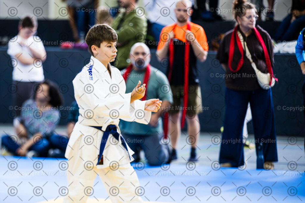 250921-122948-_G2A8983-MarcelSutter | Finde und bestelle deine Sport- und Eventfotos in höchster Qualität. Professionelle Aufnahmen von Wettkämpfen, Veranstaltungen und Outdoor-Events – schnell und einfach online bestellen. - Realisiert mit Pictrs.com