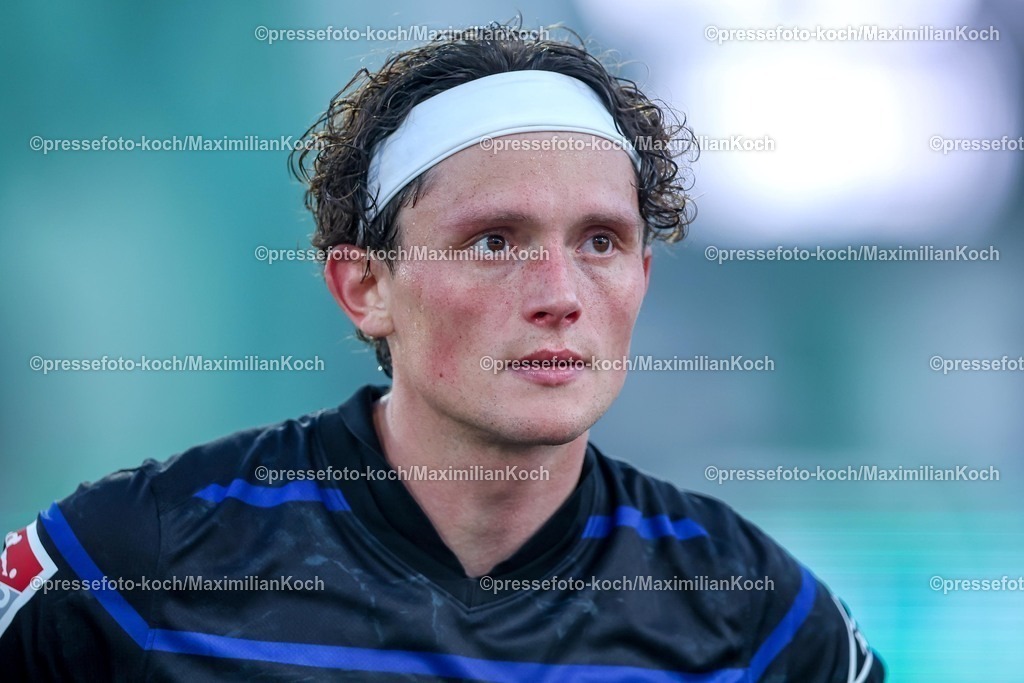 SCP09052501106 | 09.05.2025, Fußball, Preußen Münster - Hertha BSC, 2. Fußball Bundesliga, 33. Spieltag, Preußenstadion, Saison 2024 2025: Enttäuschung Enttäuschte Gesichter bei der Hertha BSC nach der 0:2 Niederlage. Fabian Reese (Hertha BSC #11) DFB regulations prohibit any use of photographs as image sequences and or quasi-video.