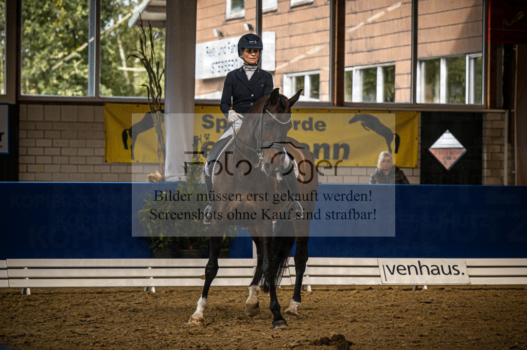 DOS_0174 | Entdecke hochwertige Reitturnierfotos von Foto Oger. Professionell, emotional und authentisch – jetzt Lieblingsmomente im Shop bestellen. - Realisiert mit Pictrs.com