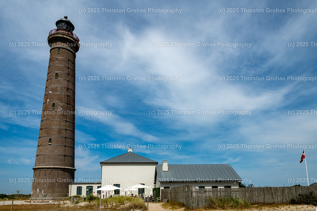 Lighthouse Skagen "Det Grå Fyr" Denmark June 2023 / Leuchtturm Skagen „Det Grå Fyr“ Dänemark Juni 2023 | The lighthouse Skagen Fyr is popularly called "Det Grå Fyr". It is close to Grenen. / Der Leuchtturm Skagen Fyr, wird im Volksmund „Det Grå Fyr“ genannt. Er liegt nahe Grenen. - Realisiert mit Pictrs.com