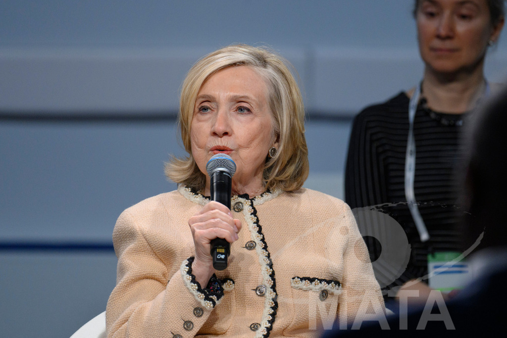 _DWA0172 | Die US-Politikerin Hillary Clinton auf der Veranstaltung Girls Just Want to Have Fundamental Rights: Fighting the Global Pushback im Rahmen der Münchner Sicherheitskonferenz 2026. München, 14.02.2026 Bayern Deutschland - Realisiert mit Pictrs.com