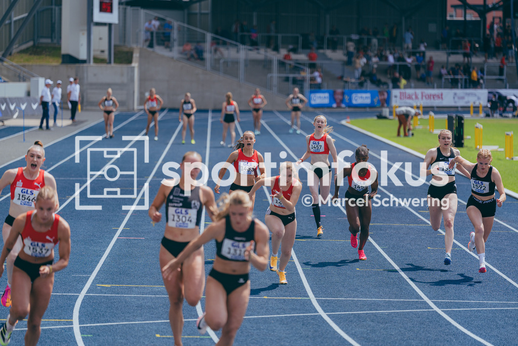 DM U23 U18 Bochum 2026 | Der Anlauf zur Staffelübergabe in der 4x100-Meter-Staffel bei den Deutschen Meisterschaften der U18 &amp; U23 2026 im Lohrheidestadion in Bochum-Wattenscheid. Im Fokus: LG Brillux Münster. - Realisiert mit Pictrs.com