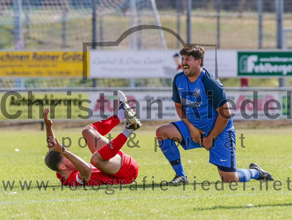 2023-07-08_135_FC_Langengeisling_gegen_TSV_Buchbach | Erding, Deutschland, 08.07.2023:
Fußball, Bezirksliga Oberbayern Ost 2023 / 2024, Testspiel, FC Langengeisling gegen TSV Buchbach, Endergebnis: 0:6

Simon Kampmann (TSV Buchbach, #3), Florian Rupprecht (FC Langengeisling, #11)

Foto: Christian Riedel / fotografie-riedel.net