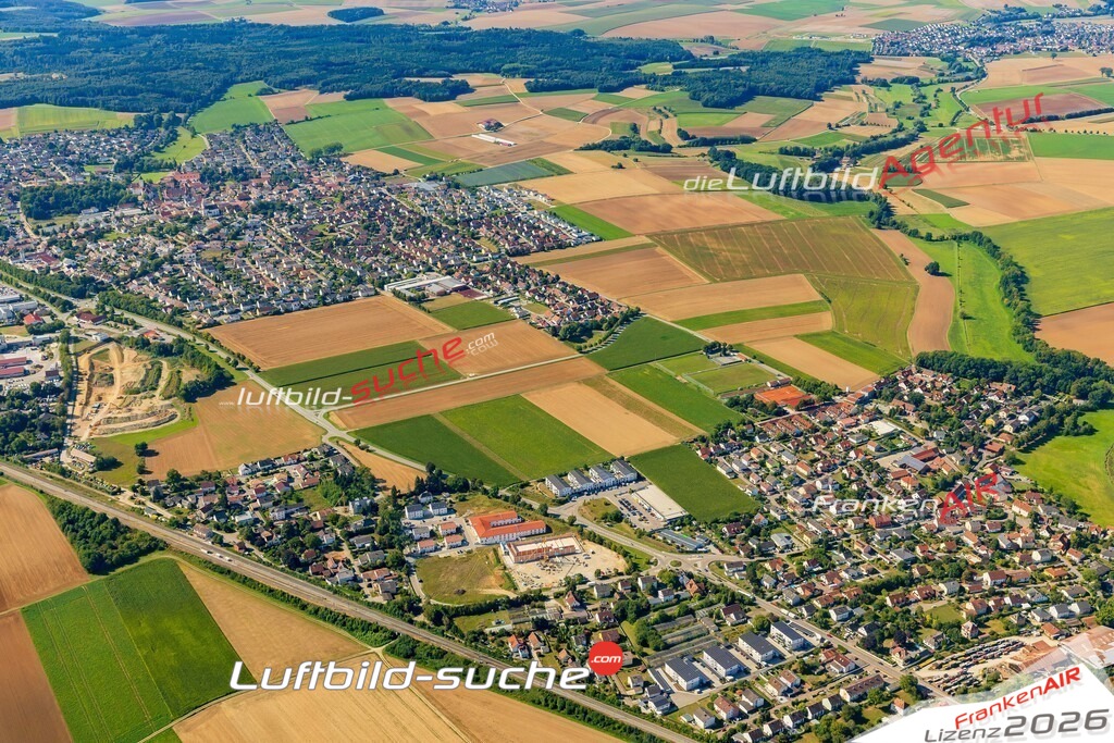 Luftaufnahme von  Alteglofsheim - Die Luftaufnahme wurde 2025 vom UL-Flugzeug heraus erstellt ( keine Drohne ) - Hochauflösende Luftaufnahme - für professionelle Ausdrucke geeignet. Die Geschenkidee !Mit Lizenz und Bildrechte bestellbar