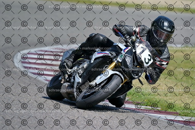 26BT02-1684 | markuskiefer.com - Realisiert mit Pictrs.com