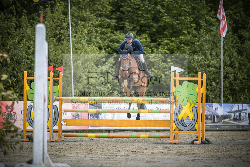 DOS_3224 | Entdecke hochwertige Reitturnierfotos von Foto Oger. Professionell, emotional und authentisch – jetzt Lieblingsmomente im Shop bestellen.Deutschlandweite Turnierfotografie. - Realisiert mit Pictrs.com