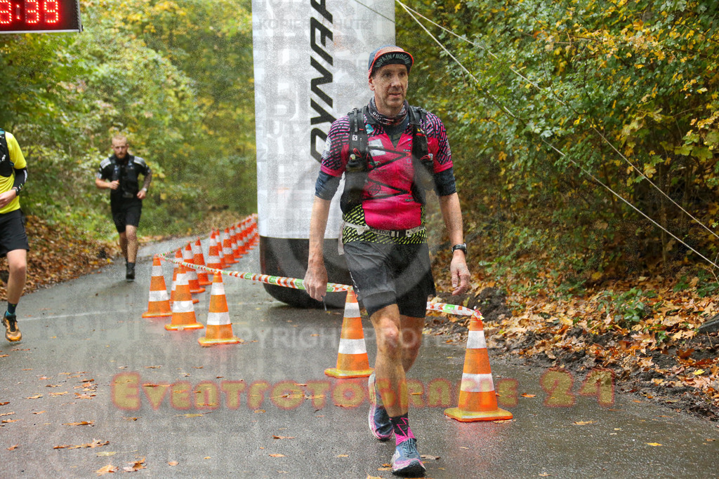 241027_1018_EX1_3764 | Sportfotografie im Rhein-Sieg Kreis, Köln, Bonn, NRW, Rheinland Pfalz, Hessen, etc. Unser Tätigkeitsfeld umfasst den Laufsport vom Volkslauf über den Marathon, Duathlon, Triathon bis zum Ultralauf wie Kölnpfad Ultra oder Schindertrail.