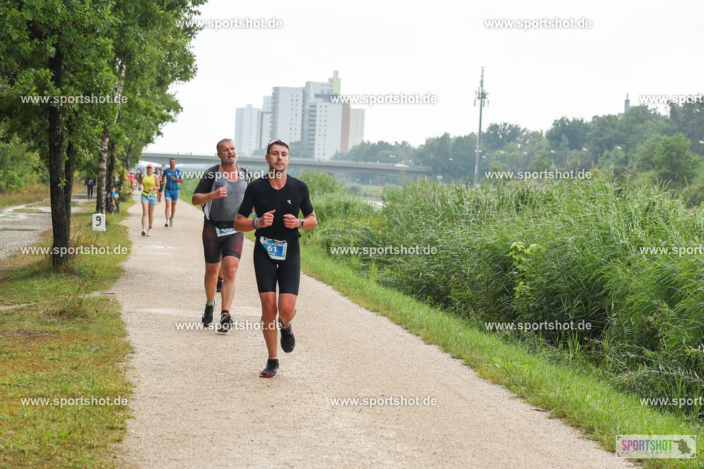 LUR_1667 | 34. M-net Erlanger Triathlon 2025 #erlangertriathlon  #mnettriathlon2025 #mnettriathlon #team #olympischedistanz #mitteldistanz #triathlon #maindonaukanal  #erlangertriathlon2025 #yourpictrs #tv1848 #tv1848erlangen  #triathlonbayern #sportinerlangen #demsportverbunden #sportshot_your_pictrs Copyright: www.sportshot.de