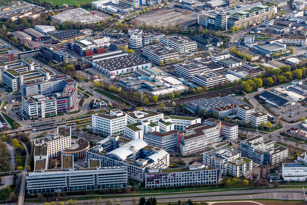 Luftbild: Gewerbegebiet und Firmenansiedlung mit Holiday Inn Stuttgart und VPV Versicherungen im Ortsteil Weilimdorf in Stuttgart im Bundesland Baden-Württemberg in Deutschland. Foto: IMG_39210.jpg vom 03.04.2011 durch Werner Riehm/FLY-FOTO.de