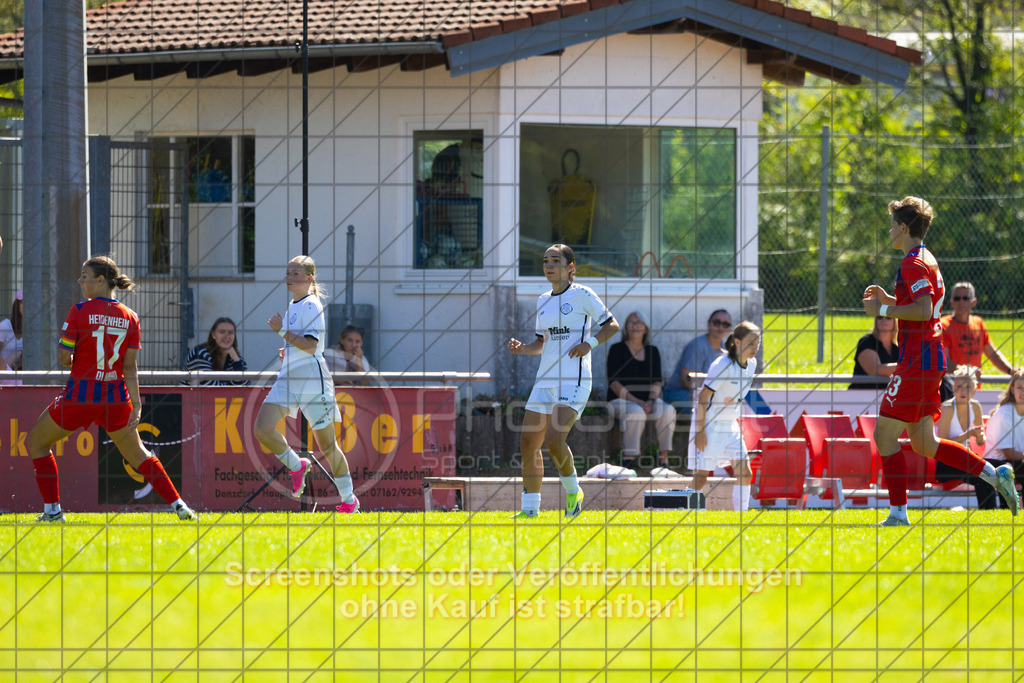 20260906_123559_0297_(c)_by_PhotoPeet | #,1.FC Donzdorf (weiß) vs. 1.FC Heidenheim 1846 (rot), Fußball, Frauen-Verbandspokal Gruppe 2, 2. Runde, Saison 2026/2027, Rasenplatz Lautertal Stadion, Süßener Straße 16, 73072 Donzdorf, 06.09.2026 - 11:00 Uhr,Foto: PhotoPeet / Sport- &amp; Eventfotografie / Peter Harich
