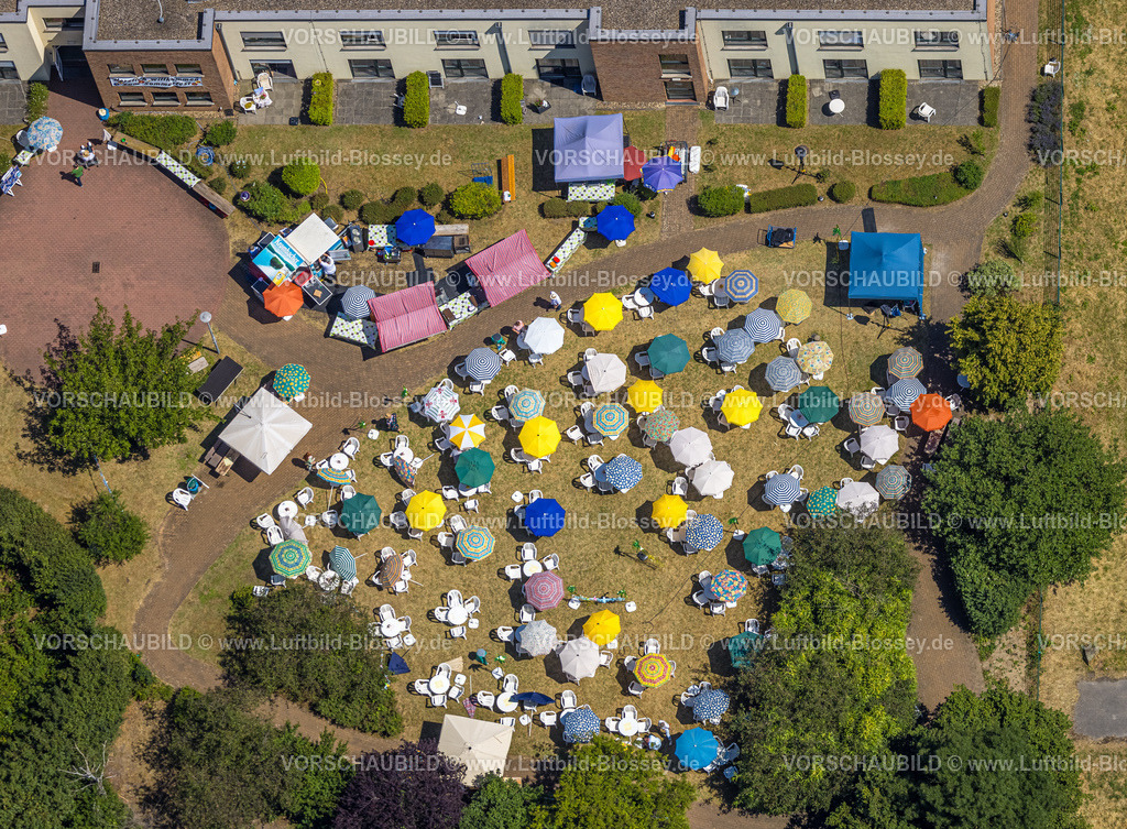 Oberhausen230705652 | Luftbild, ASO Oberhausen ÃƒÆ’Ã‚Â¢ÃƒÂ¢Ã¢â‚¬Å¡Ã‚Â¬ÃƒÂ¢Ã¢â€šÂ¬Ã…â€œ Seniorenresidenz am OLGA-Park, Aussengastronomie mit bunten Sonnenschirmen, Osterfeld, Oberhausen, Ruhrgebiet, Nordrhein-Westfalen, Deutschland