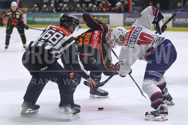 UEFA Europa League 2025/26: SK Sturm Graz vs SK Brann | Graz, Austria, 29.JAN.26 - SOCCER - UEFA Europa League, SK Sturm Graz vs SK Brann Bergen. The image shows Marcus Vela (99ers) and Bartalis Istvan (Fehervar AV19).