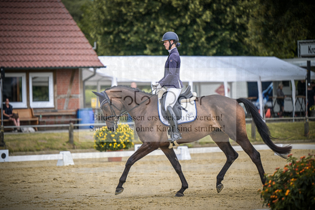 DOS_9218 | Entdecke hochwertige Reitturnierfotos von Foto Oger. Professionell, emotional und authentisch – jetzt Lieblingsmomente im Shop bestellen.Deutschlandweite Turnierfotografie. - Realisiert mit Pictrs.com
