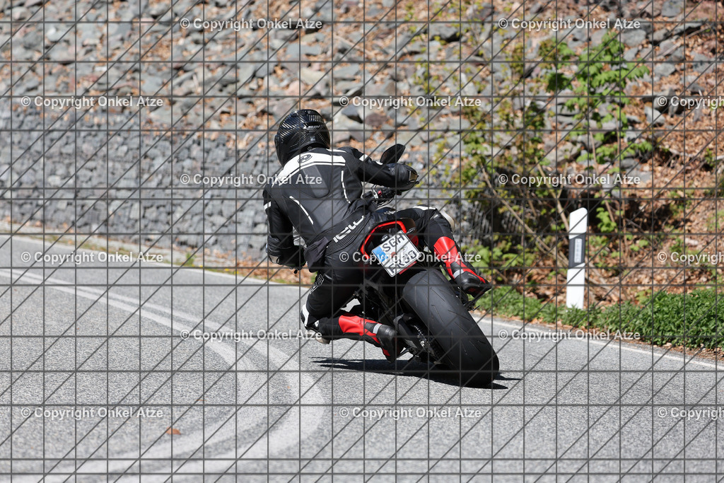 IMG_7997 | Fotograf am Kyffhäuser. Onkel Atze. Kyffhäuser Rennstrecke. Café36. Motorsportfotografie. - Realisiert mit Pictrs.com
