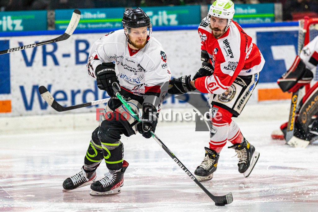 Spiel 3 Finale TSV Peißenberg Miners vs EHC Königsbrunn | Eishockey Bayernliga Playoffs 2023/2024, Spiel 3 Finale TSV Peißenberg Miners vs EHC Königsbrunn, 20240328,
Toms PROKOPOVICS (EHC 27) in Aktion,
2024-03-28 in Peißenberg (Eisstadion)
27 Toms PROKOPOVICS (EHC 27), 61 Martin ANDRÄ (Miners 61)
Copyright: WolfgangxLindner foto-lindner.de