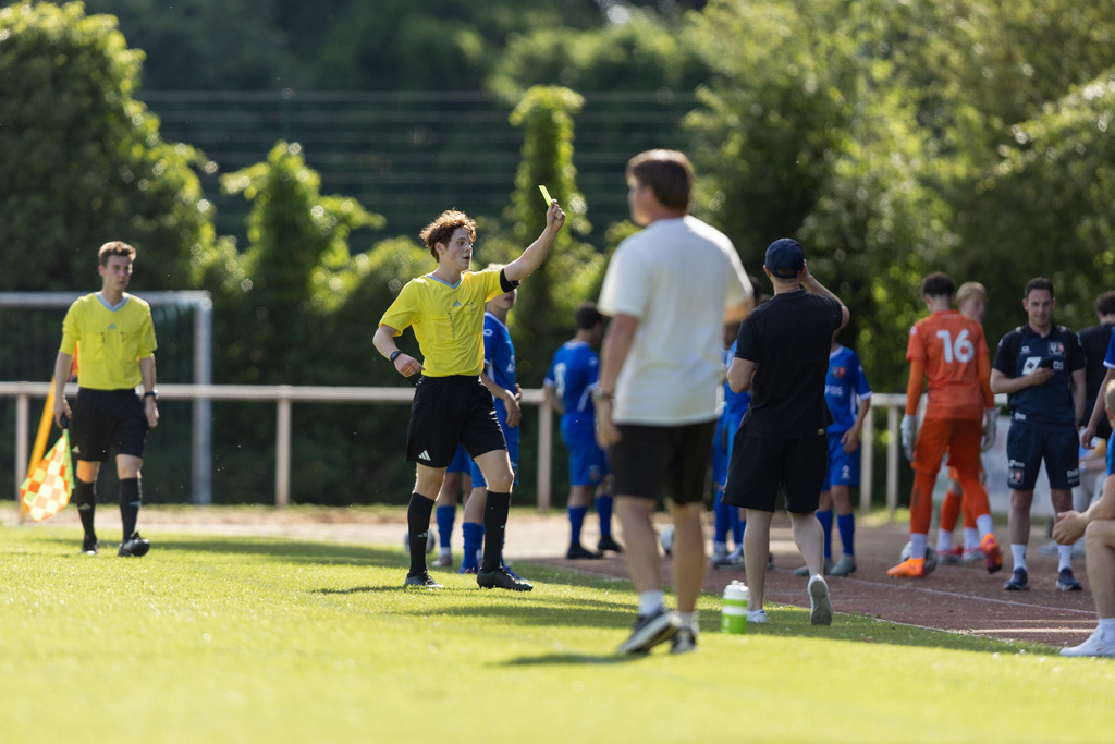 Fußball I Männer I 40. Pfingscup Hollage I 13233 | realhellocedii - Realisiert mit Pictrs.com