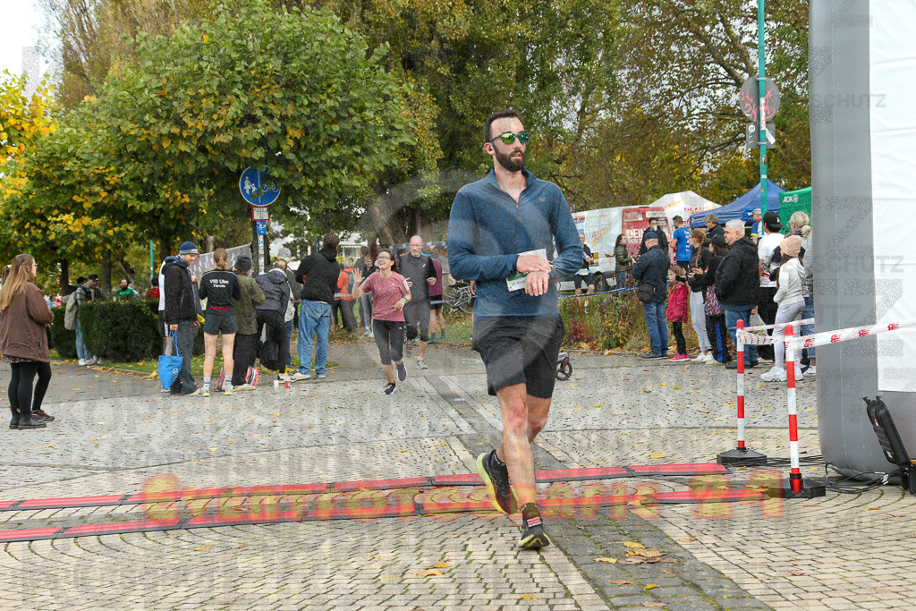 241020_1113_EX1_1458 | Sportfotografie im Rhein-Sieg Kreis, Köln, Bonn, NRW, Rheinland Pfalz, Hessen, etc. Unser Tätigkeitsfeld umfasst den Laufsport vom Volkslauf über den Marathon, Duathlon, Triathon bis zum Ultralauf wie Kölnpfad Ultra oder Schindertrail.